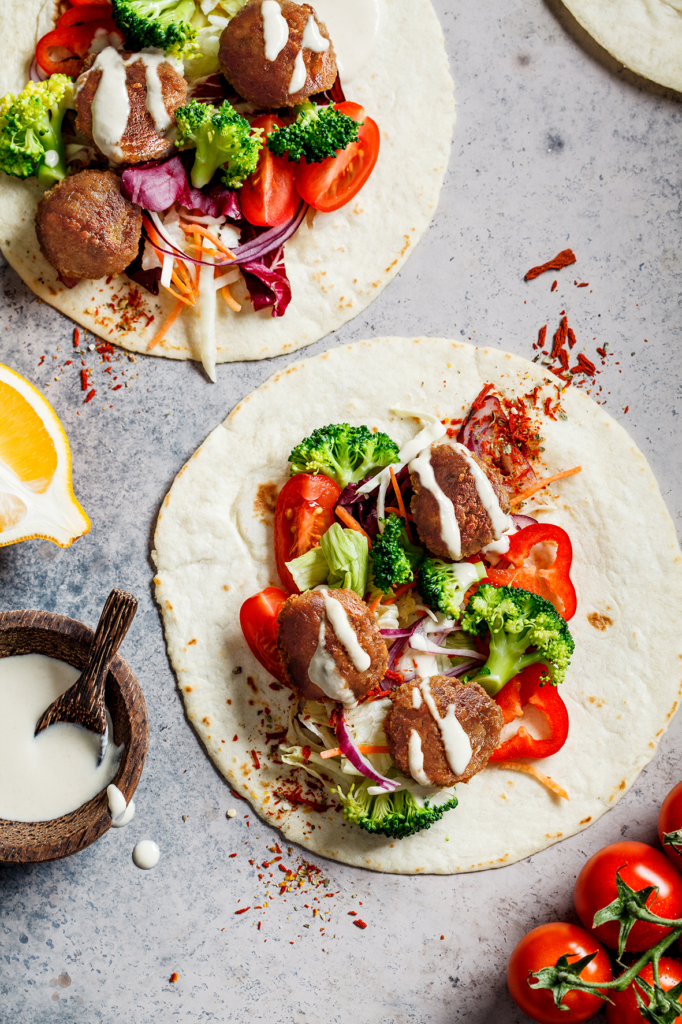 Recette de wraps aux légumes et aux boulettes végétariennes